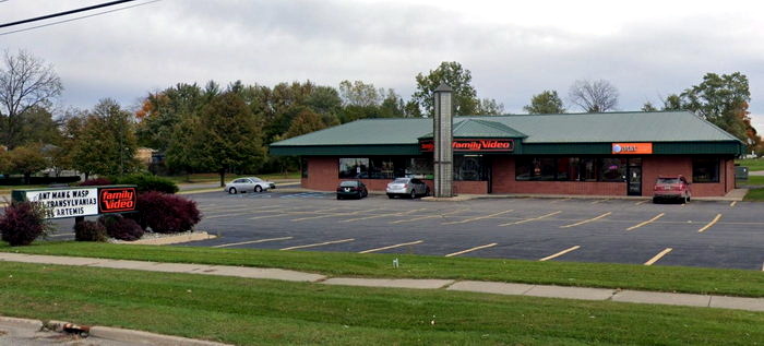 Family Video - Grand Ledge - 615 S Clinton St (newer photo)